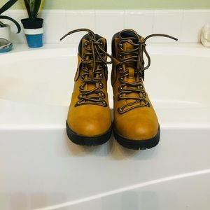 Maurice’s work boots.